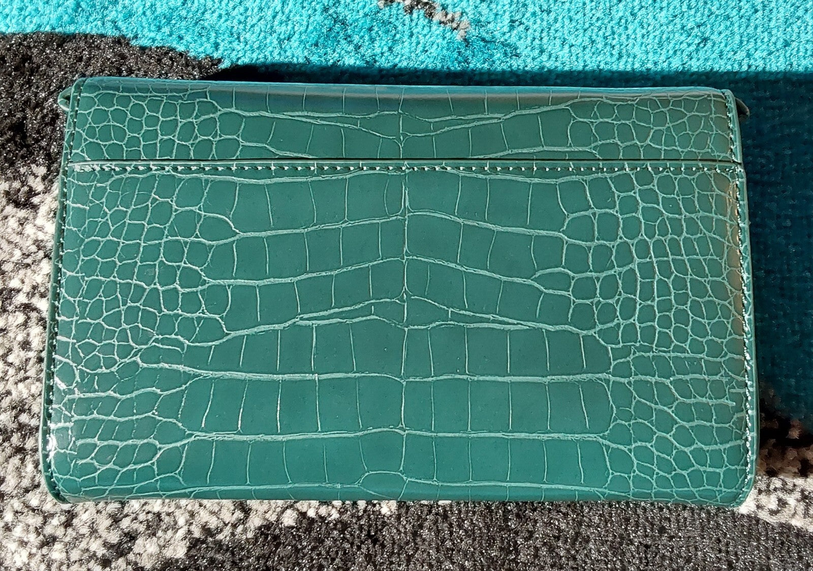 LULUS WRISTLET/WALLET CROSSBODY CROC STYLE EMERALD GREEN NEW🔥🔥🔥