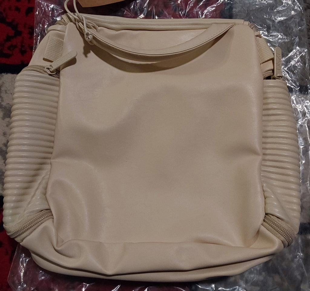 Dezi Pack It All Multi Purpose Travel Hanging Tote Ivory NWT 🔥🔥🔥