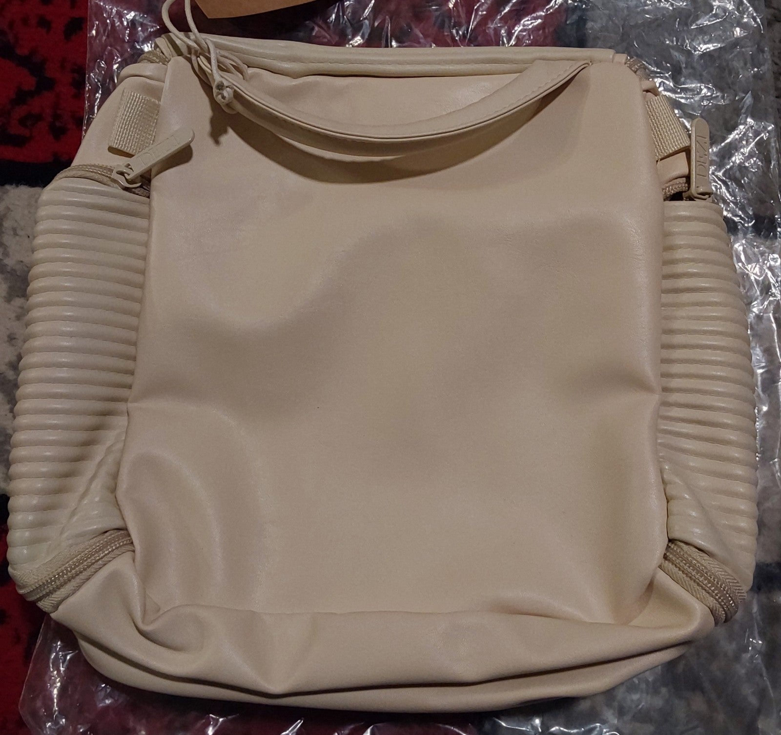 Dezi Pack It All Multi Purpose Travel Hanging Tote Ivory NWT 🔥🔥🔥