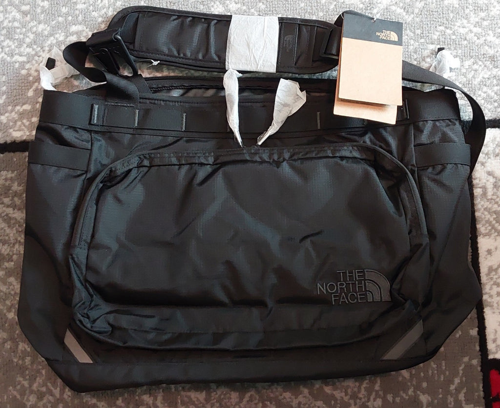 The North Face 25L Travel Tote With Company Logo Black NWT🔥🔥🔥