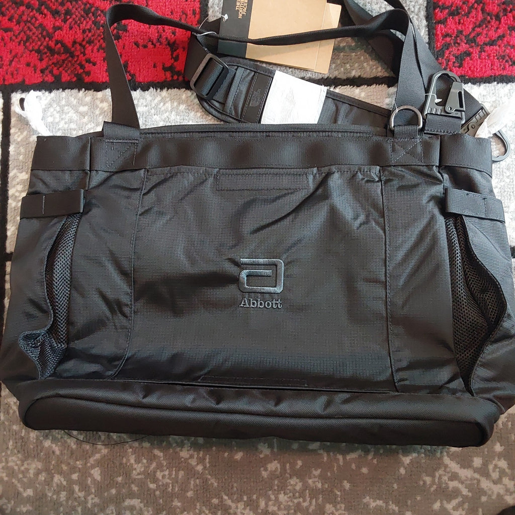 The North Face 25L Travel Tote With Company Logo Black NWT🔥🔥🔥