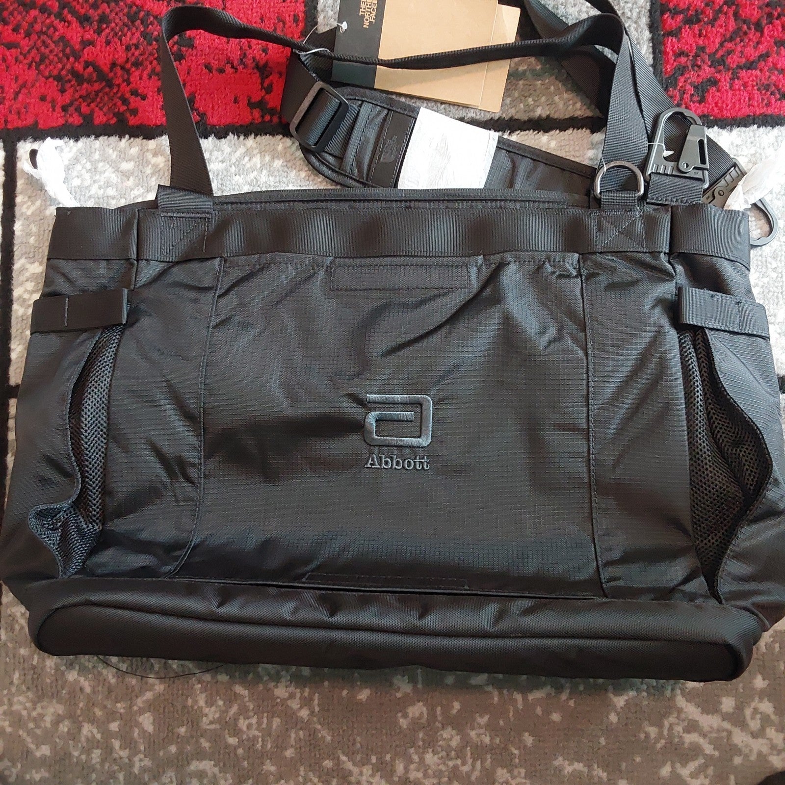 The North Face 25L Travel Tote With Company Logo Black NWT🔥🔥🔥