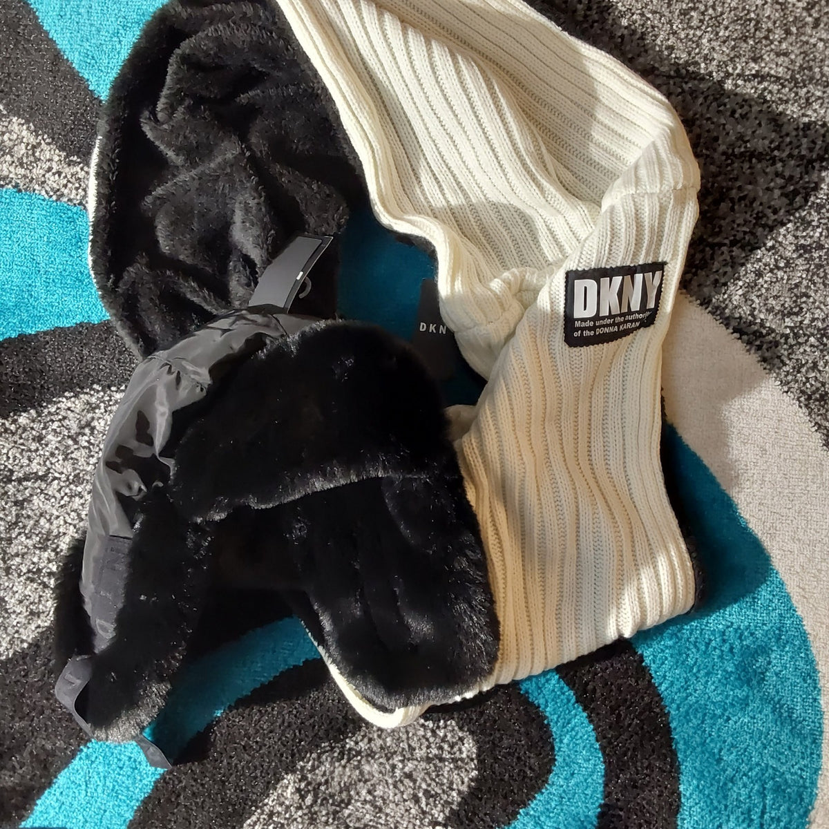 DKNY Fleece-Lined Knit Infinity Scarf & Faux Fur Trapper Hat Pair NWT 🔥🔥🔥