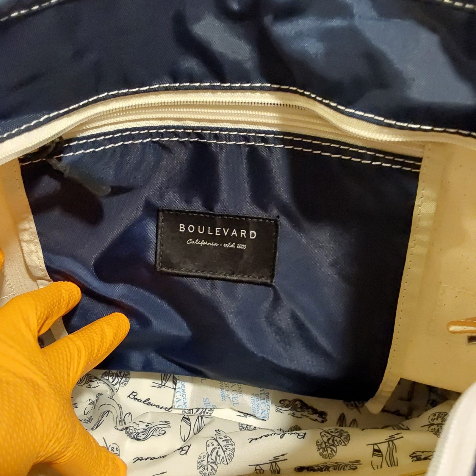 Boulevard Lara Large Shoe Tote With Company Logo Ivory NWT 🔥🔥🔥