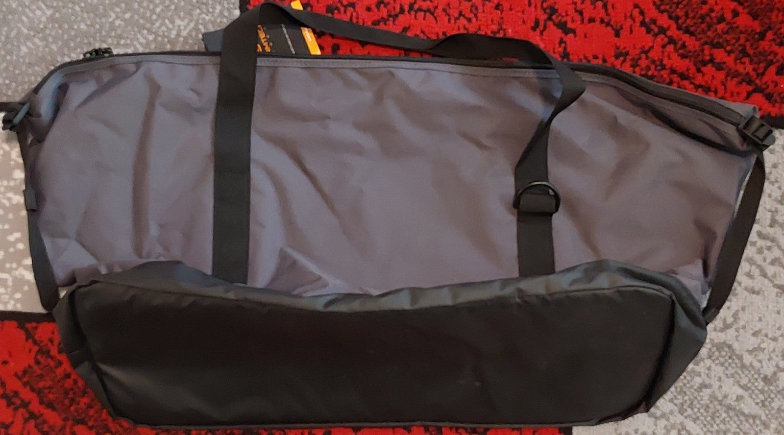 Stormtech Soho Gear Bag - TBX-2 Duffle Travel Grey & Black NWT 🔥🔥🔥